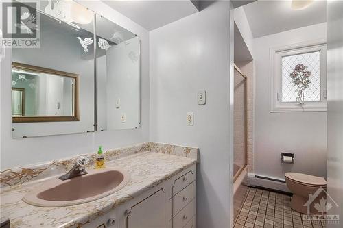 894 Rand Avenue, Ottawa, ON - Indoor Photo Showing Bathroom