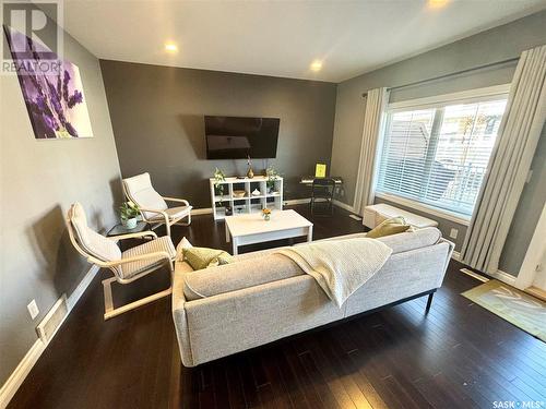 104 Atton Crescent, Saskatoon, SK - Indoor Photo Showing Living Room