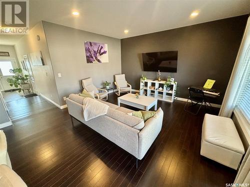 104 Atton Crescent, Saskatoon, SK - Indoor Photo Showing Living Room