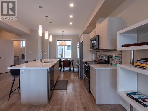 388 Eckhardt Avenue E Unit# 106, Penticton, BC - Indoor Photo Showing Kitchen With Upgraded Kitchen