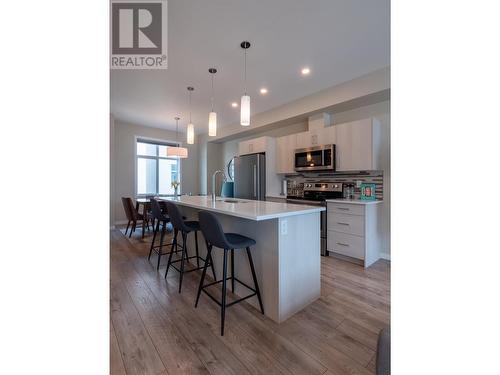 388 Eckhardt Avenue E Unit# 106, Penticton, BC - Indoor Photo Showing Kitchen With Upgraded Kitchen