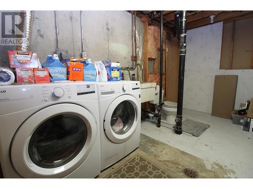 120 Summit Crescent, Mackenzie, BC - Indoor Photo Showing Laundry Room