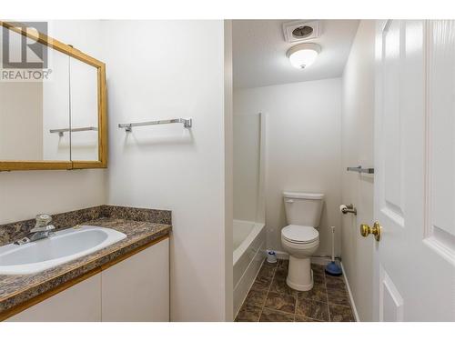 851 5 Avenue Sw Unit# 105, Salmon Arm, BC - Indoor Photo Showing Bathroom