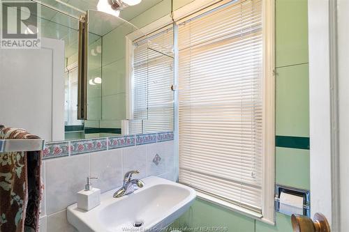 12854 Riverside Drive, Tecumseh, ON - Indoor Photo Showing Bathroom