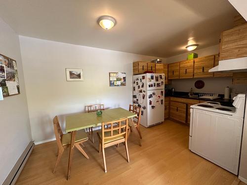 201 - 880 Wordsworth Avenue, Warfield, BC - Indoor Photo Showing Kitchen