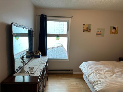 201 - 880 Wordsworth Avenue, Warfield, BC - Indoor Photo Showing Bedroom