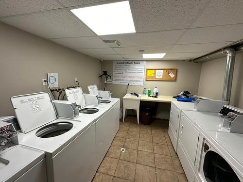 201 - 880 Wordsworth Avenue, Warfield, BC - Indoor Photo Showing Laundry Room