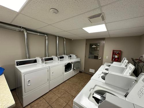 201 - 880 Wordsworth Avenue, Warfield, BC - Indoor Photo Showing Laundry Room