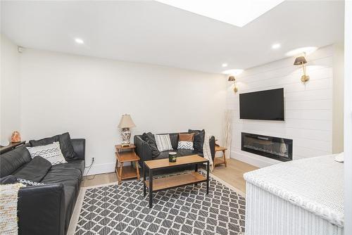 385 Westwood Avenue, Crystal Beach, ON - Indoor With Fireplace