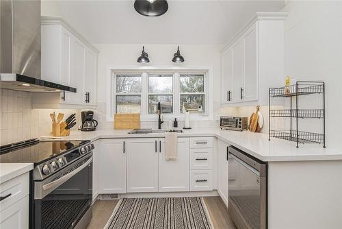 385 Westwood Avenue, Crystal Beach, ON - Indoor Photo Showing Kitchen
