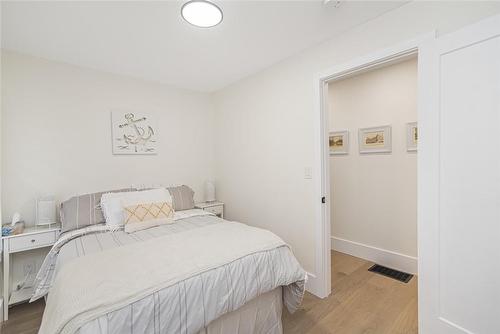 385 Westwood Avenue, Crystal Beach, ON - Indoor Photo Showing Bedroom
