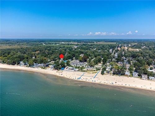 2-3 minute walk (300m) to Main Beach - 385 Westwood Avenue, Crystal Beach, ON - Outdoor With Body Of Water With View