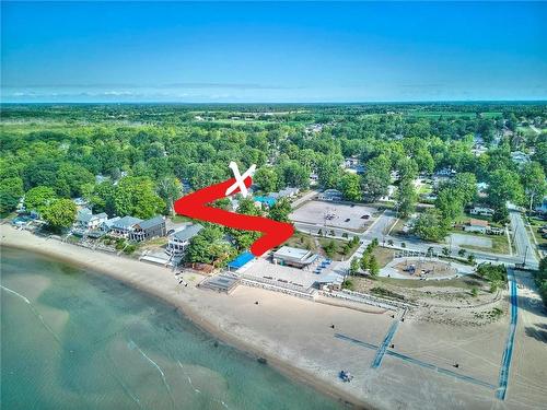 2-3 minute walk (300m) to Main Beach - 385 Westwood Avenue, Crystal Beach, ON - Outdoor With Body Of Water With View