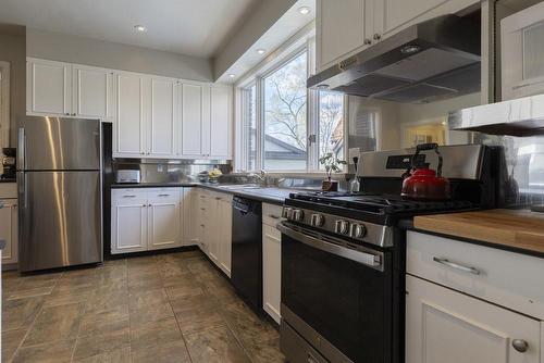 120 Aberdeen Avenue, Hamilton, ON - Indoor Photo Showing Kitchen