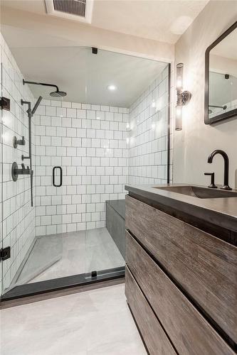 120 Aberdeen Avenue, Hamilton, ON - Indoor Photo Showing Bathroom