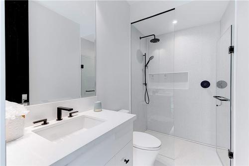 298 Strathcona Drive, Burlington, ON - Indoor Photo Showing Bathroom