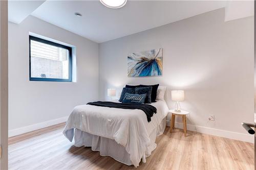 298 Strathcona Drive, Burlington, ON - Indoor Photo Showing Bedroom