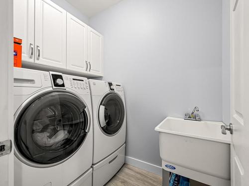 3886 Royston Rd, Courtenay, BC - Indoor Photo Showing Laundry Room