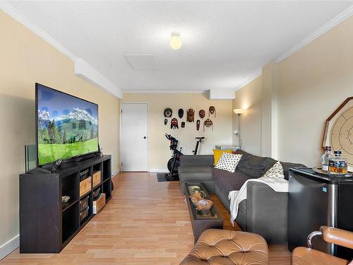 2061 Kaltasin Rd, Sooke, BC - Indoor Photo Showing Living Room