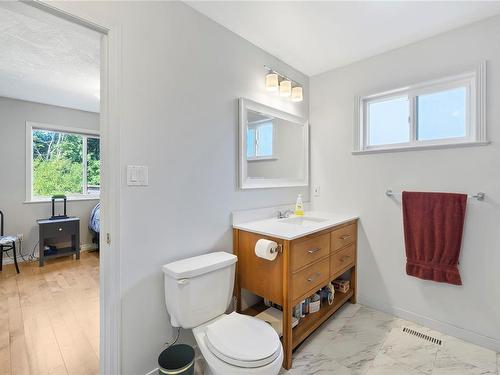 4888 Bench Rd, Cowichan Bay, BC - Indoor Photo Showing Bathroom