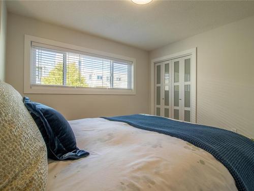 301-920 Park Blvd, Victoria, BC - Indoor Photo Showing Bedroom
