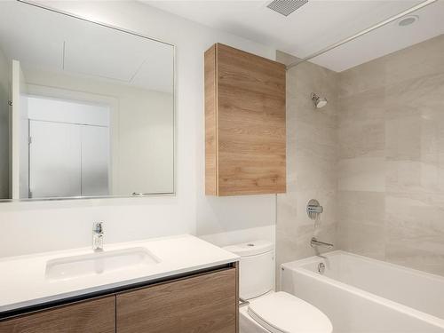 307-363 Tyee Rd, Victoria, BC - Indoor Photo Showing Bathroom