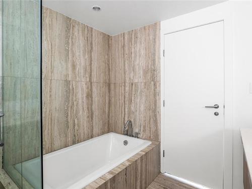 402-708 Burdett Ave, Victoria, BC - Indoor Photo Showing Bathroom