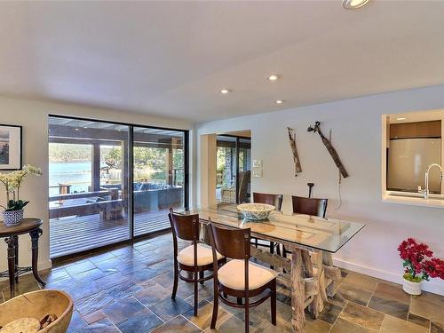 7909 Bedwell Dr, Pender Island, BC - Indoor Photo Showing Dining Room
