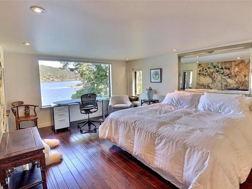 7909 Bedwell Dr, Pender Island, BC - Indoor Photo Showing Bedroom