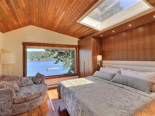 7909 Bedwell Dr, Pender Island, BC - Indoor Photo Showing Bedroom