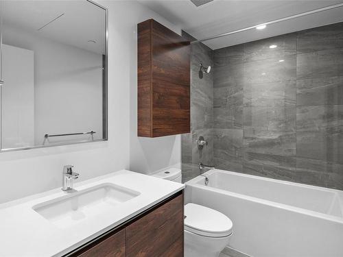 605-363 Tyee Rd, Victoria, BC - Indoor Photo Showing Bathroom
