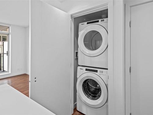 605-363 Tyee Rd, Victoria, BC - Indoor Photo Showing Laundry Room