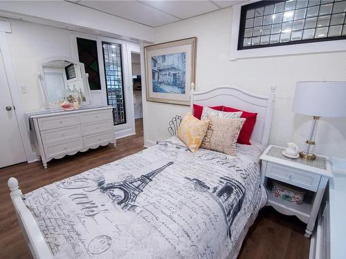 5235 Hammond Bay Rd, Nanaimo, BC - Indoor Photo Showing Bedroom