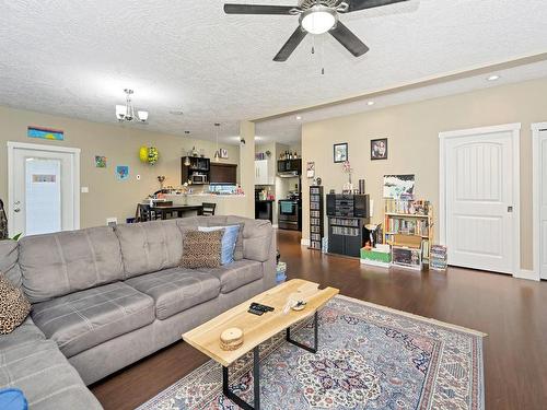 1153 Deerview Pl, Langford, BC - Indoor Photo Showing Living Room