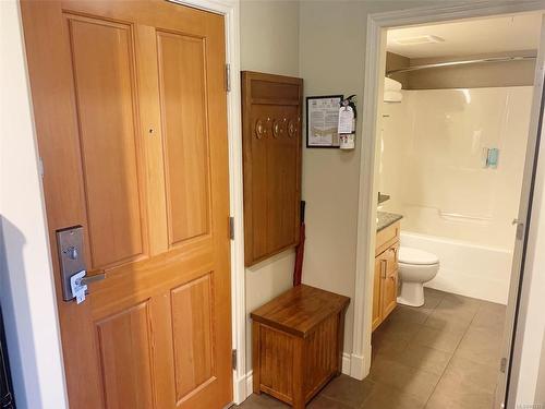 212A-1800 Riverside Lane, Courtenay, BC - Indoor Photo Showing Bathroom