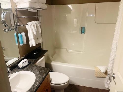 212A-1800 Riverside Lane, Courtenay, BC - Indoor Photo Showing Bathroom