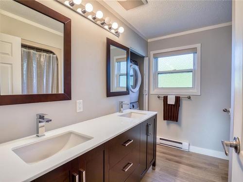 112 Davies Lane, Nanaimo, BC - Indoor Photo Showing Bathroom
