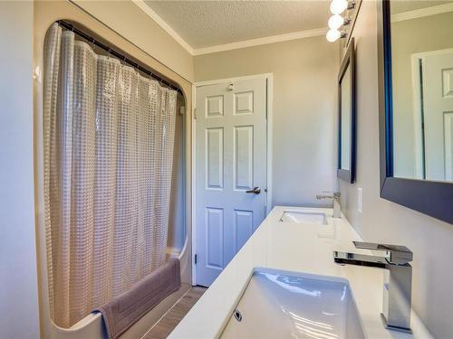 112 Davies Lane, Nanaimo, BC - Indoor Photo Showing Bathroom