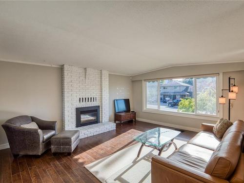 112 Davies Lane, Nanaimo, BC - Indoor Photo Showing Living Room With Fireplace