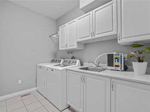 568 Soriel Rd, Parksville, BC - Indoor Photo Showing Laundry Room