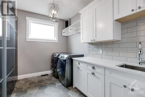 38 Des Spirees Place, Hammond, ON - Indoor Photo Showing Laundry Room
