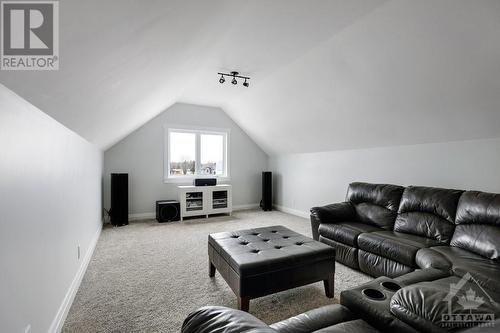 38 Des Spirees Place, Hammond, ON - Indoor Photo Showing Living Room