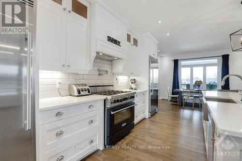 38 Des Spirees Place, Clarence-Rockland, ON - Indoor Photo Showing Kitchen With Upgraded Kitchen