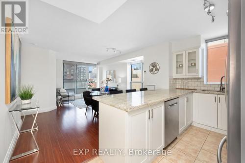 #802 -311 Richmond St E, Toronto, ON - Indoor Photo Showing Kitchen With Upgraded Kitchen