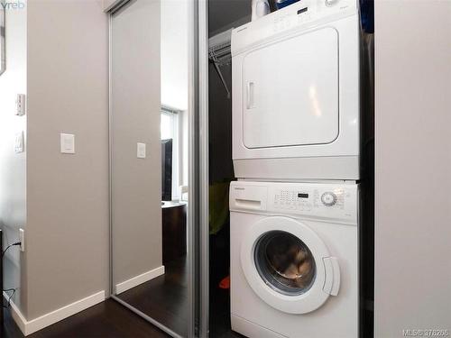 1005-834 Johnson St, Victoria, BC - Indoor Photo Showing Laundry Room