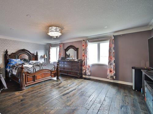 209 King Street South St S, New Tecumseth, ON - Indoor Photo Showing Bedroom