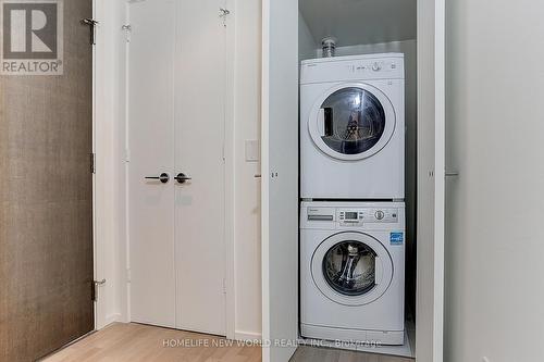 #406 -101 Charles St E, Toronto, ON - Indoor Photo Showing Laundry Room