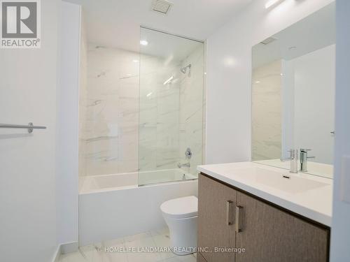 911 - 10 Honeycrisp Crescent, Vaughan, ON - Indoor Photo Showing Bathroom