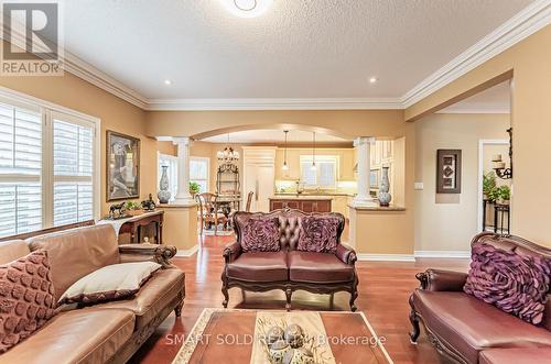 31 Ridgestone Dr, Richmond Hill, ON - Indoor Photo Showing Living Room