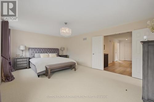 1046 Blackhall Cres, Newmarket, ON - Indoor Photo Showing Bedroom